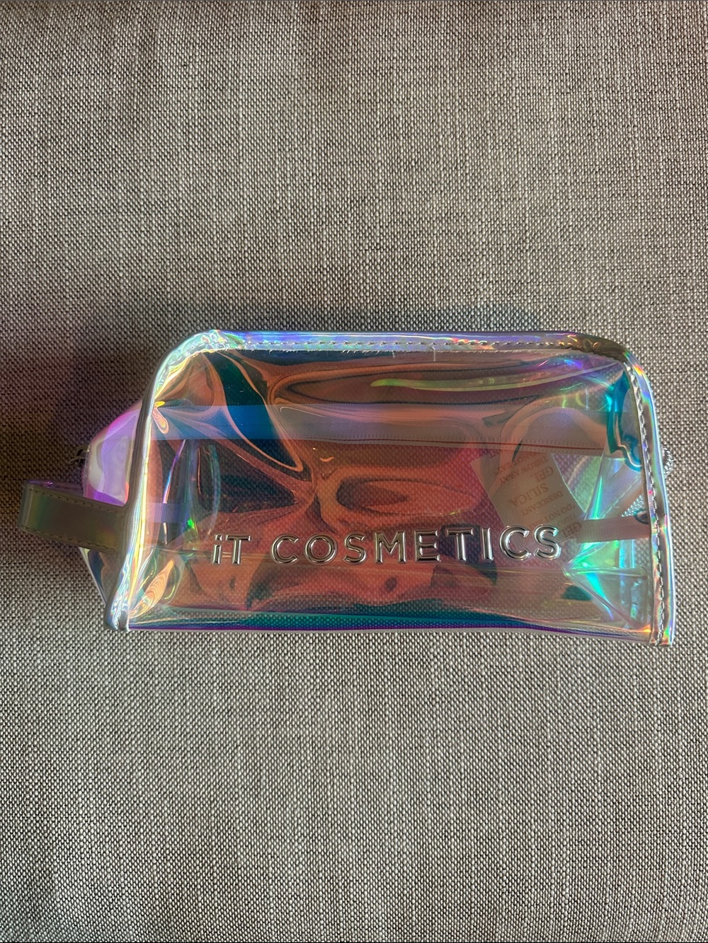 it cosmetics Iridescent Holographic Cosmetic Pouch